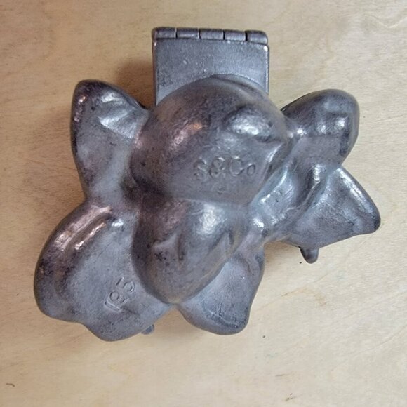 Vintage 1940s Pewter Strawberry Ice Cream Mold - Picture 4 of 7